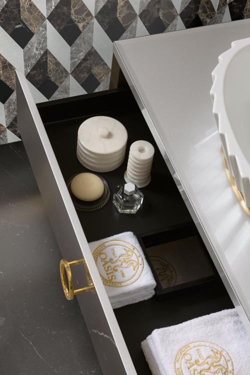 Daphne vanity unit, Prosecco finish, glass top, gold details