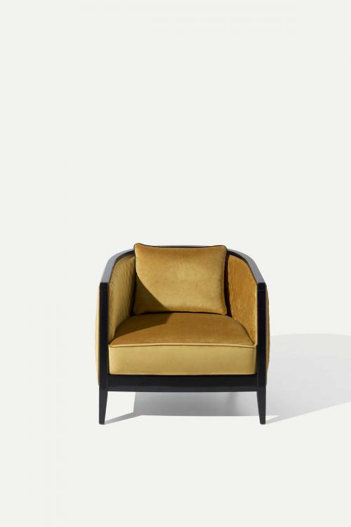 Saten armchair with Black finish structure and covered in velvet