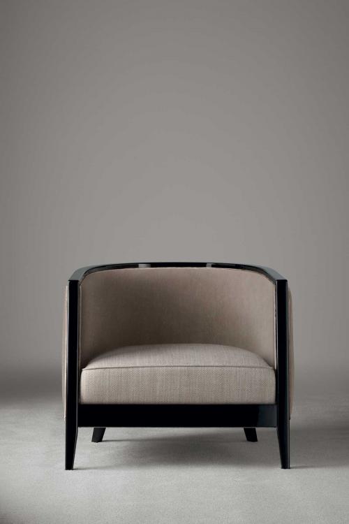 Saten armchair with Black finish structure and covered in fabric