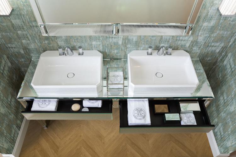 Rialto vanity unit, ribbed mirror finish, countertop washbasin, Fortuny faucet