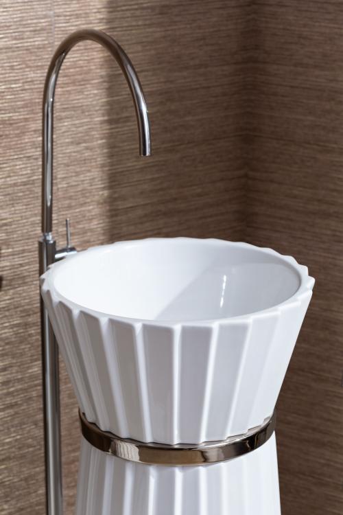 Plissé free-standing washbasin - white/chrome version